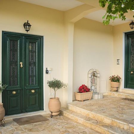 Elia Apartments Chrisso Delphi Екстер'єр фото